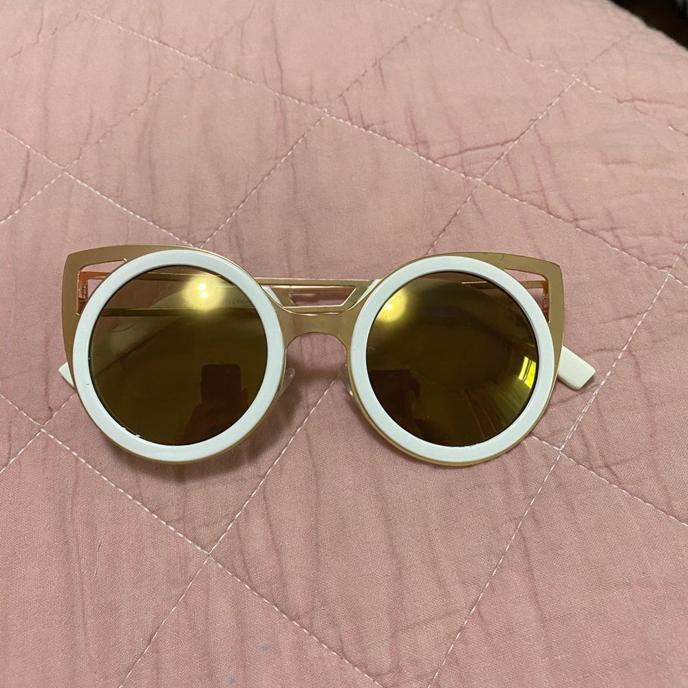 White and rose gold cat eye glasses!